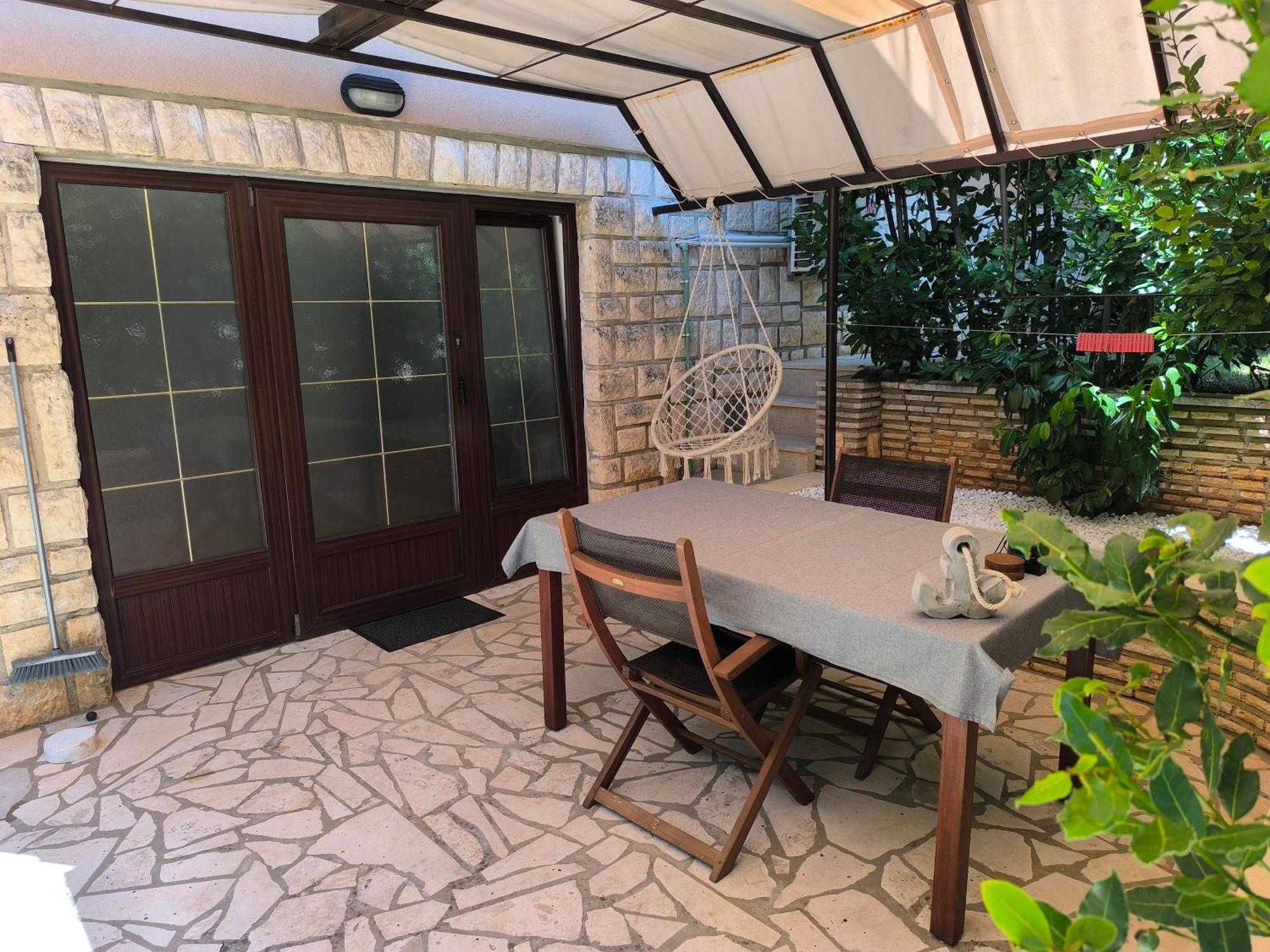Little Gem Apartment Баньоле Екстериор снимка