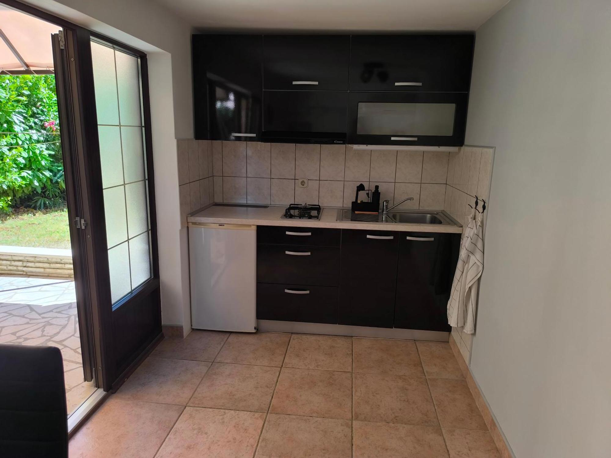 Little Gem Apartment Баньоле Екстериор снимка