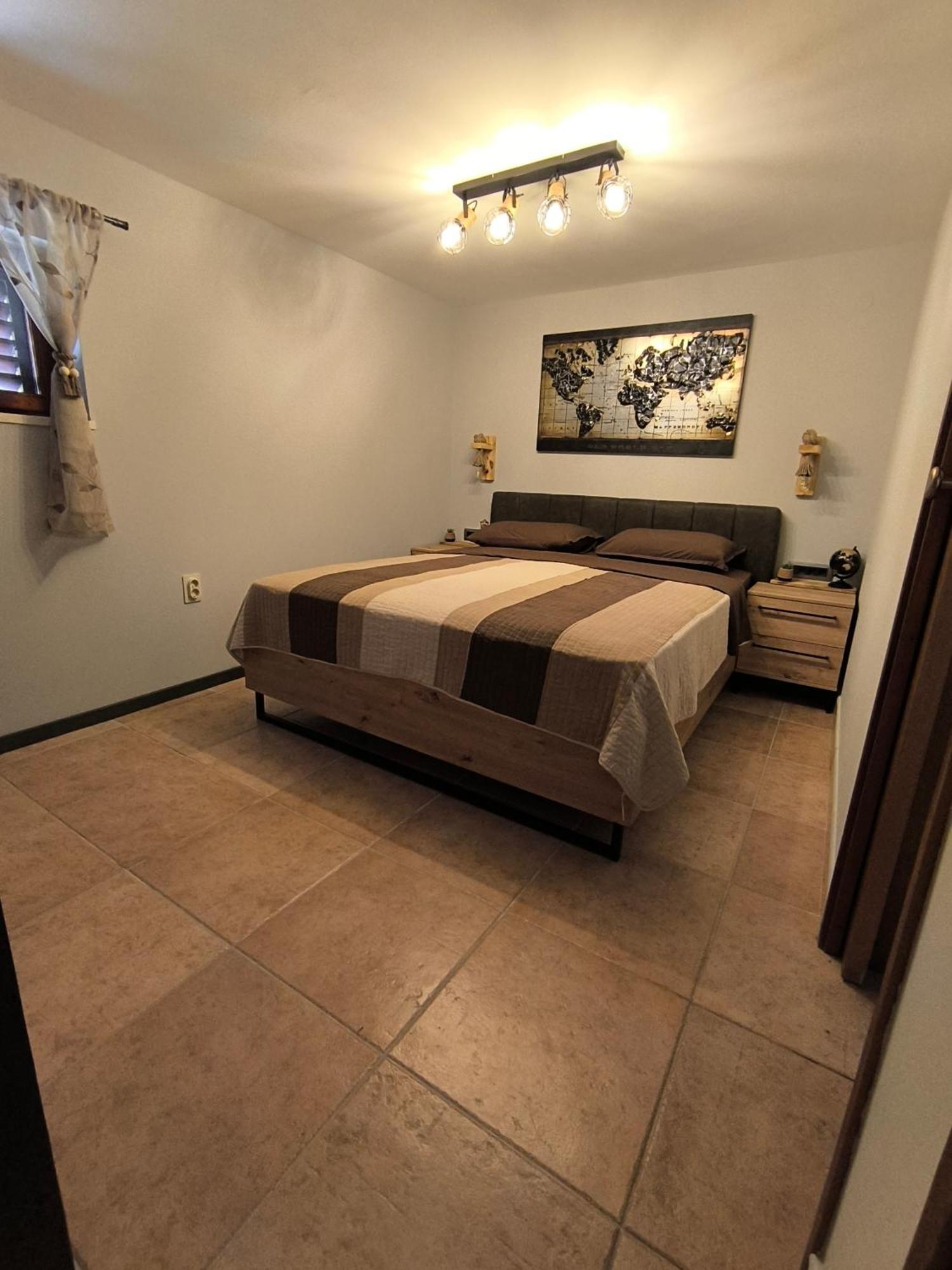 Little Gem Apartment Баньоле Екстериор снимка